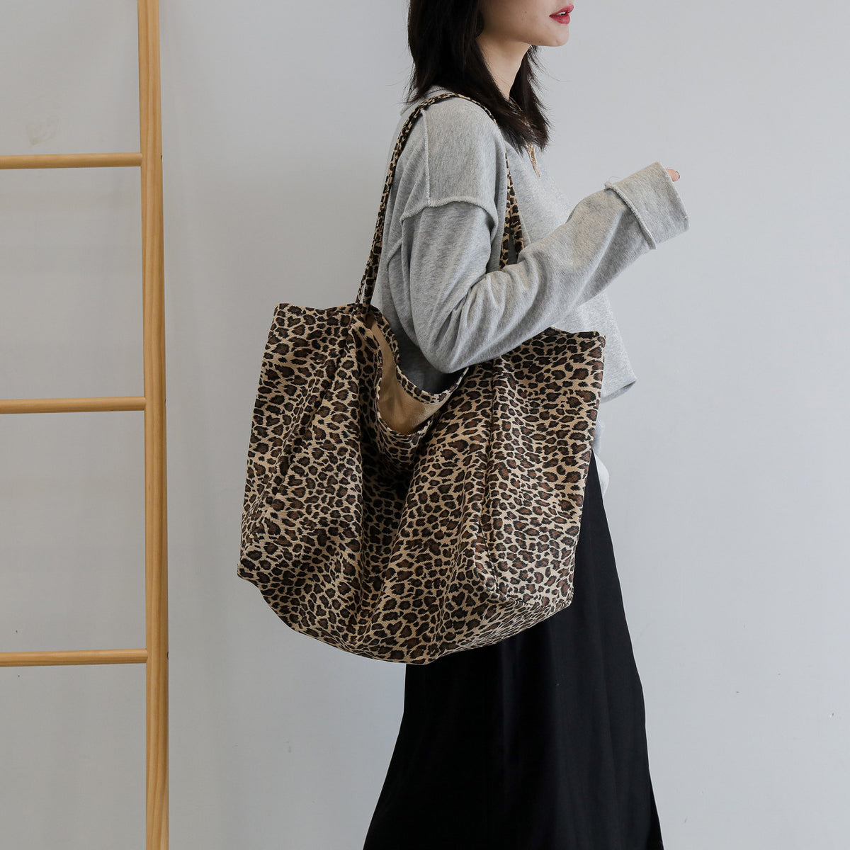 Marlow Oversized Leopard Canvas Tote Bag - White Leopard